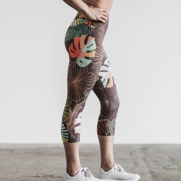 NOBULL High-Rise Crop Leggings in Oasis Floral print - Picture 2 of 12